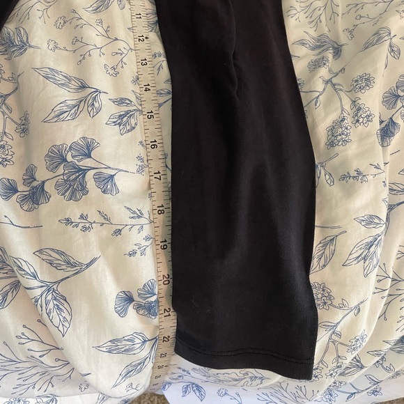 black leggings for shorter lean women. Inseam 22” - Picture 5 of 5